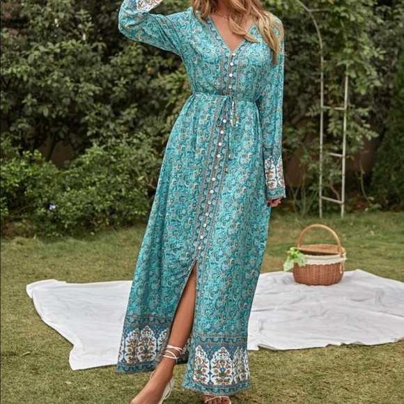 Long sleeve maxi dress - Picture 3 of 5